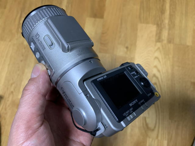 SONYのデジタルカメラDSC-F505